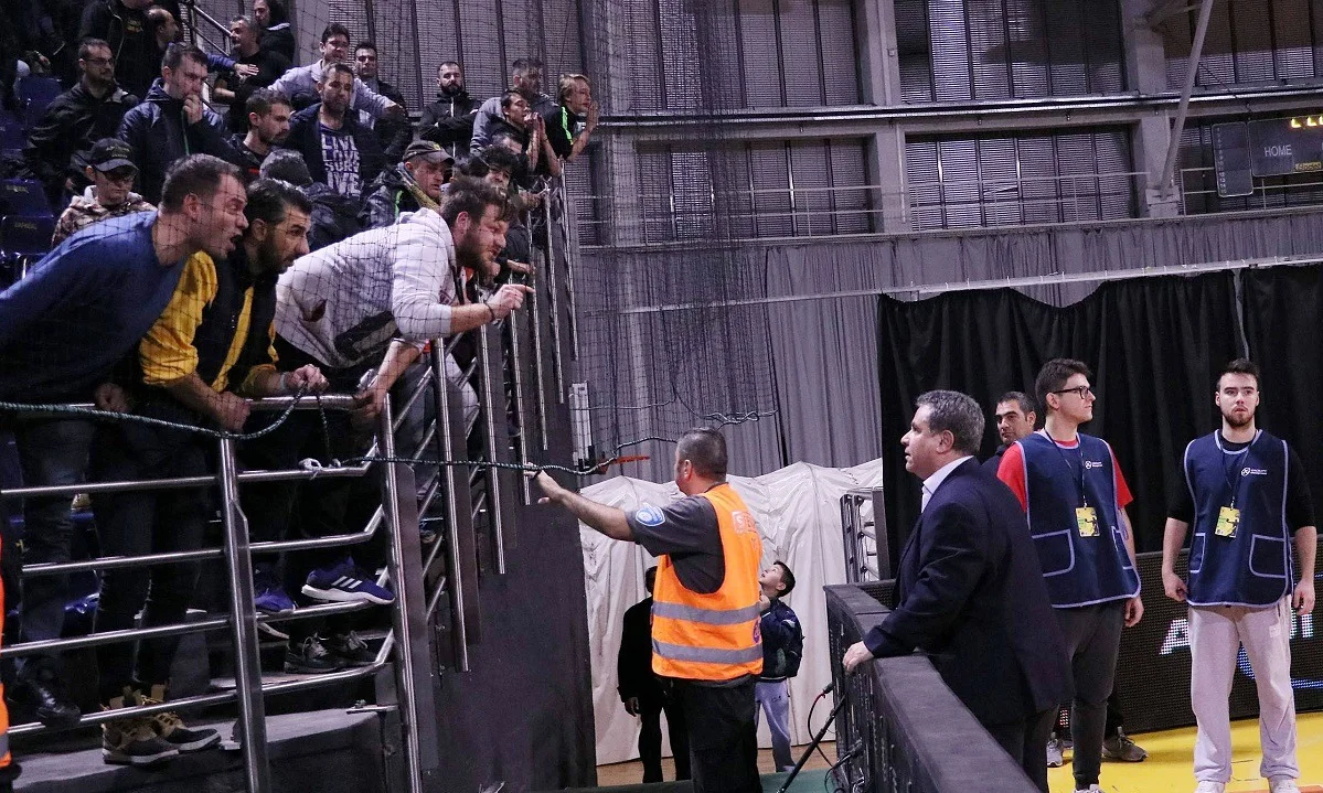 Ιερολοχίτες σε Γουλιέλμο: «Σήκω φύγε» (pic)