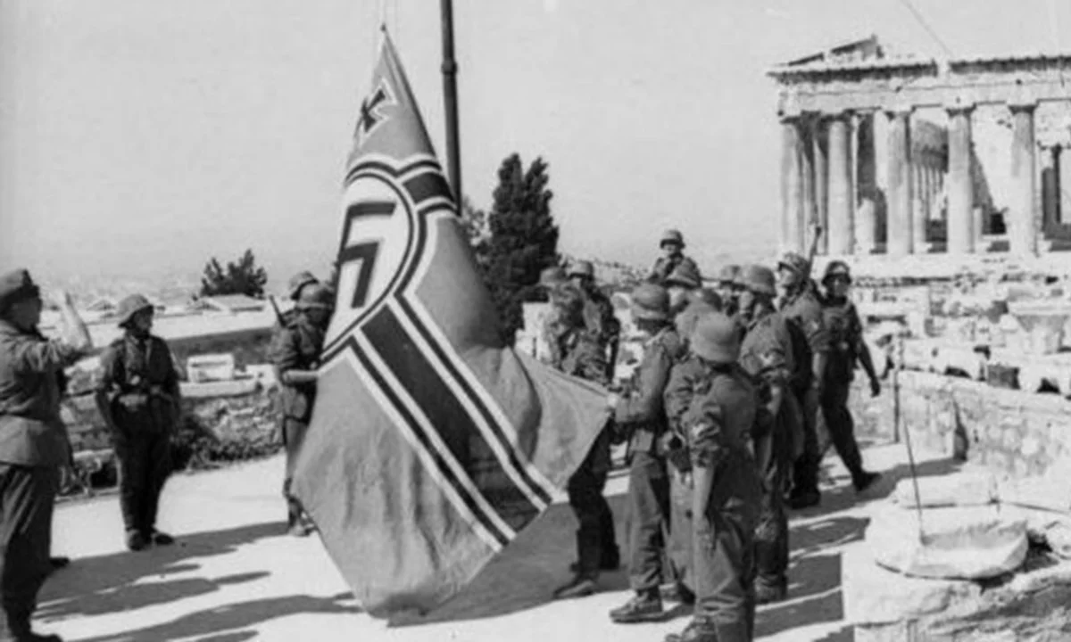 Γλέζος - Σάντας: Σαν σήμερα κατεβάζουν τη σημαία των ναζί