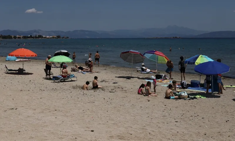Συνωστισμός σε παραλία και επέμβαση αστυνομίας!