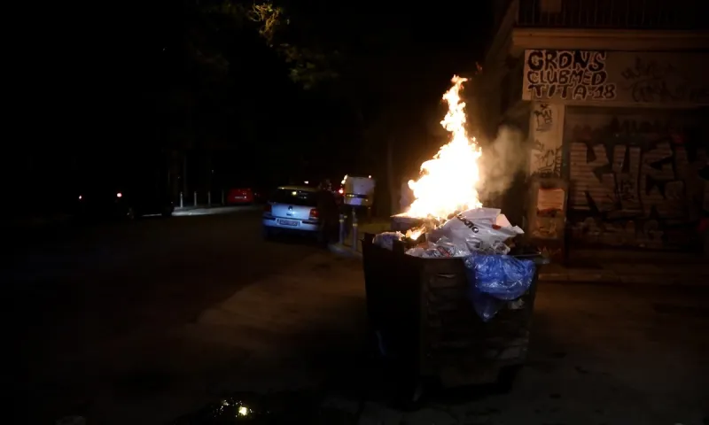 Επεισόδια και μολότοφ στα Εξάρχεια!