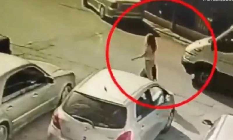 Επίθεση με βιτριόλι: Πλέον ξέρουν τη γυναίκα με τα μαύρα (vid)