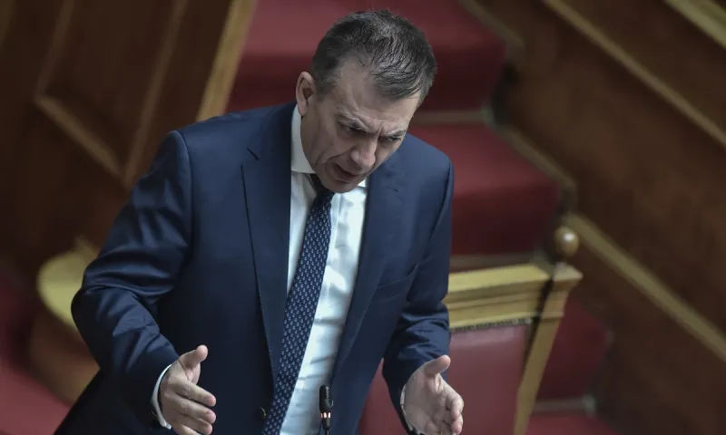 Βρούτσης: «Κανείς κάτω από τον κατώτατο μισθό - Τι θα γίνει με συντάξεις, αναδρομικά»