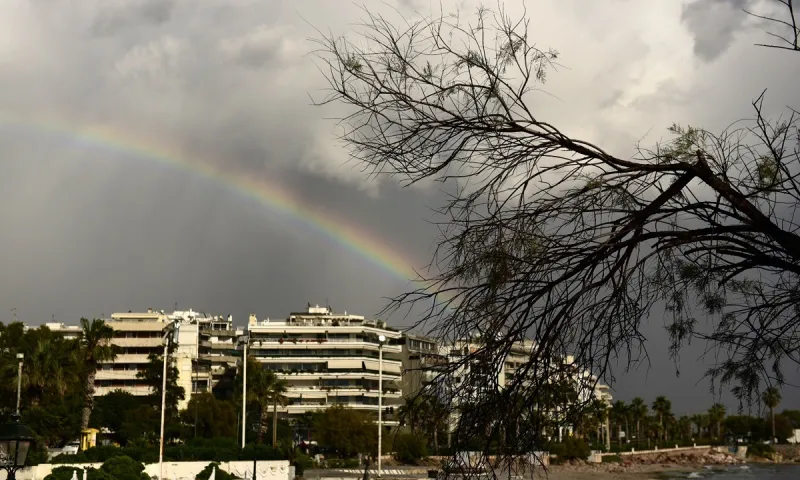 Καιρός 1/6: Ξανά βροχερό το σκηνικό (vid)