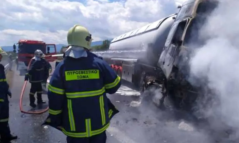 Πυρκαγιά σε βυτιοφόρο στην Εθνική Οδό - Νεκρός ανασύρθηκε ο οδηγός