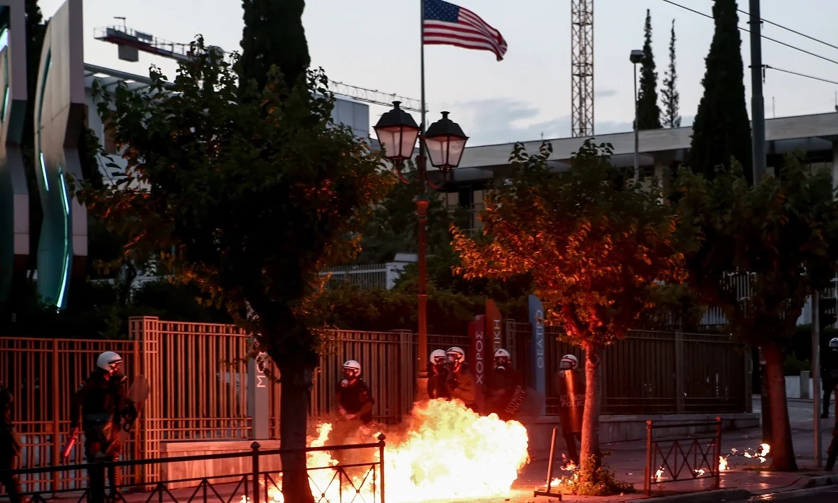 Επεισόδια στην αμερικανική πρεσβεία - Μολότοφ και χημικά! (vid)