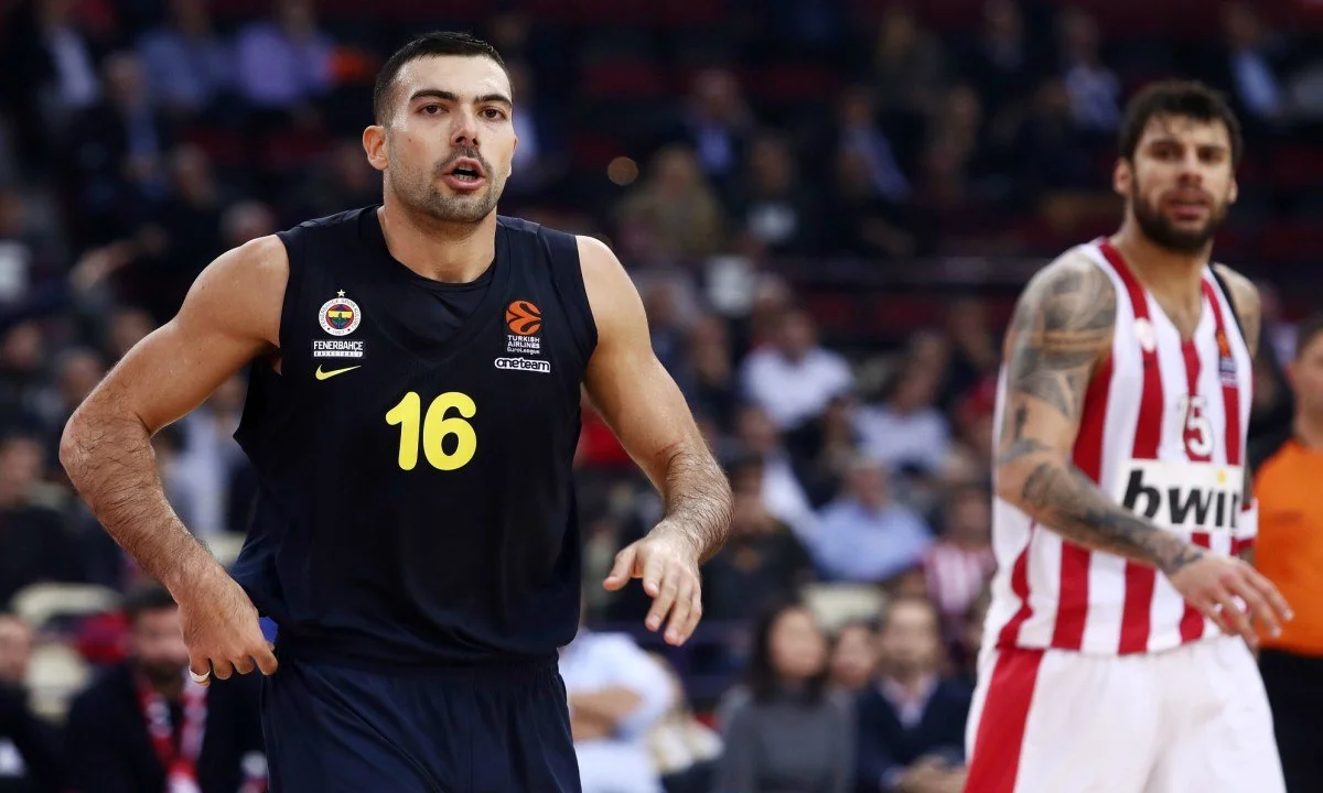 Ολυμπιακός: Ξεκαθάρισε ότι δεν ισχύει το σενάριο για συμφωνία με Σλούκα