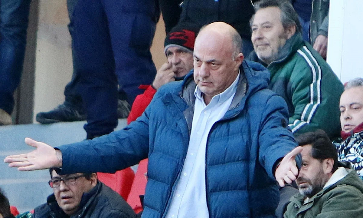 Τα... άκουσε ο Μπέος: «Φύγε ρε κοπρίτη από εδώ!»
