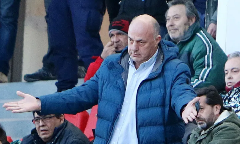 Τα... άκουσε ο Μπέος: «Φύγε ρε κοπρίτη από εδώ!»