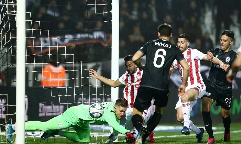 Super League: Επιστρέφει με δύο μεγάλα ντέρμπι
