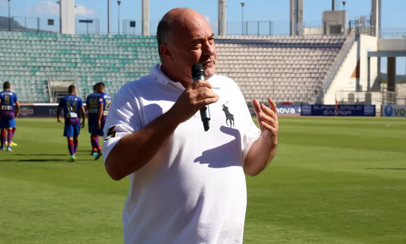 Βόλος: «Ντου» Μπέου με αστυνομία σε σχολείο! (vids)