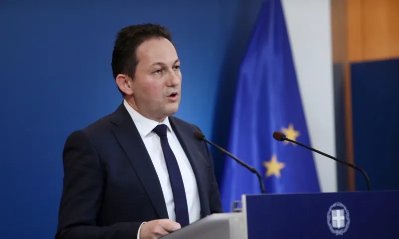 Πέτσας: «Πιθανό ένα δεύτερο lockdown!»