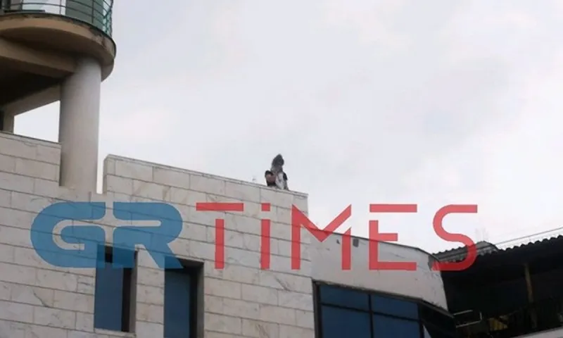 Θεσσαλονίκη: Έκρηξη σε κτήριο - Εγκλωβισμένη γυναίκα