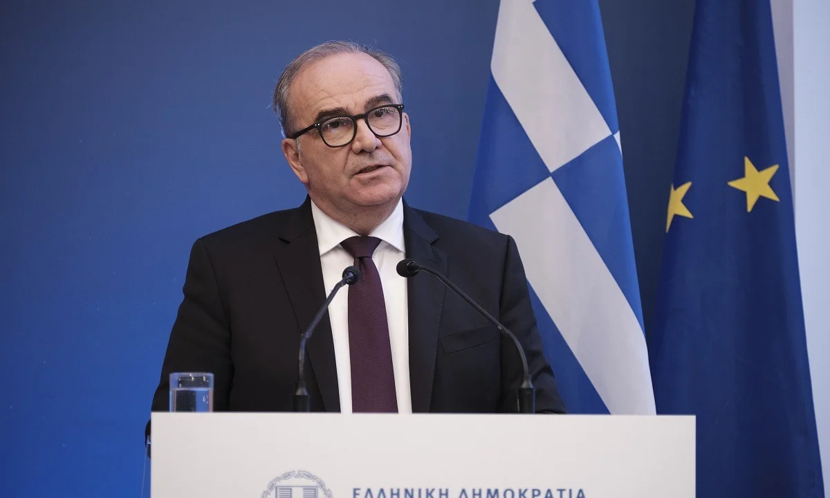 Παπαθανάσης: «Όποιος δεν συμμορφώνεται με τα μέτρα θα κλείνει»