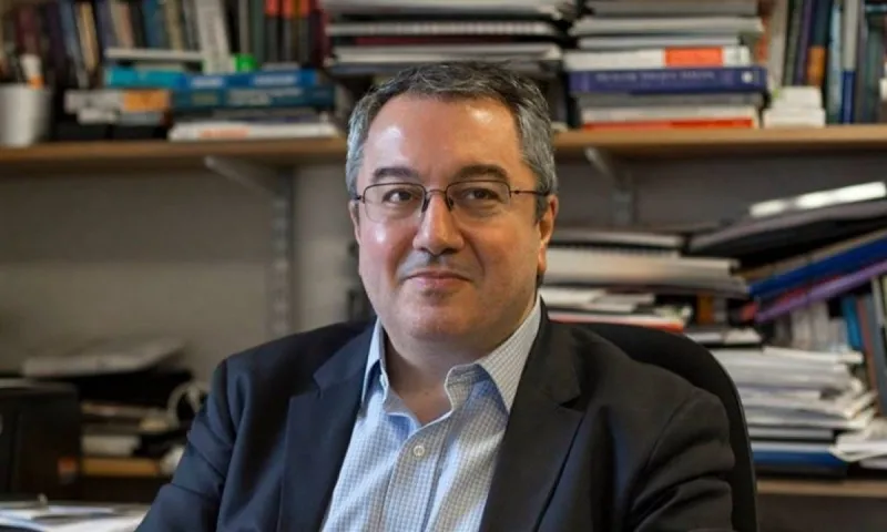 Μόσιαλος για τα 97 κρούσματα: «Δεν θέλει πανικό, θέλει εγρήγορση»