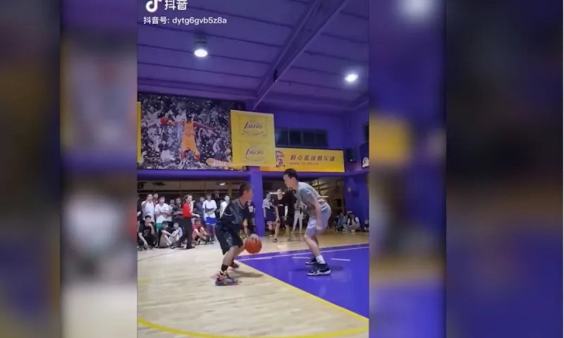 Ο 13χρονος Στεφ Κάρι με ένα χέρι (vid)