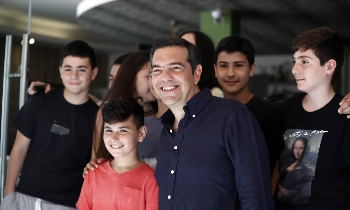 Τσίπρας σε πολίτες: Θα φωνάξω τον Χαρδαλιά να σας μαζέψει