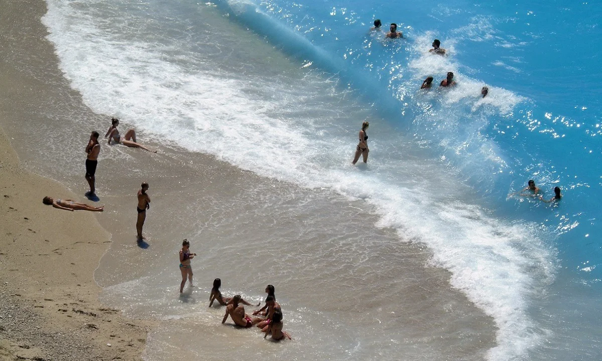 Άρση μέτρων: Επανεκκίνηση του τουρισμού σε 2 ημέρες