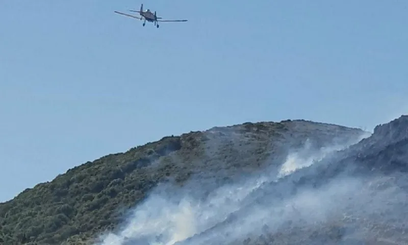 Φωτιά στη Ζάκυνθο: Δυσμενείς καιρικές συνθήκες