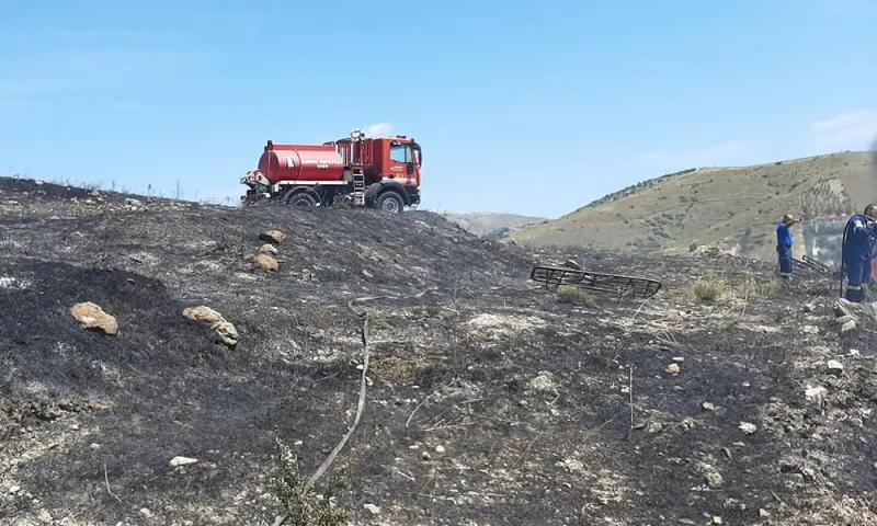 Κερατέα: Φωτιά δίπλα στο γήπεδο του Κεραυνού