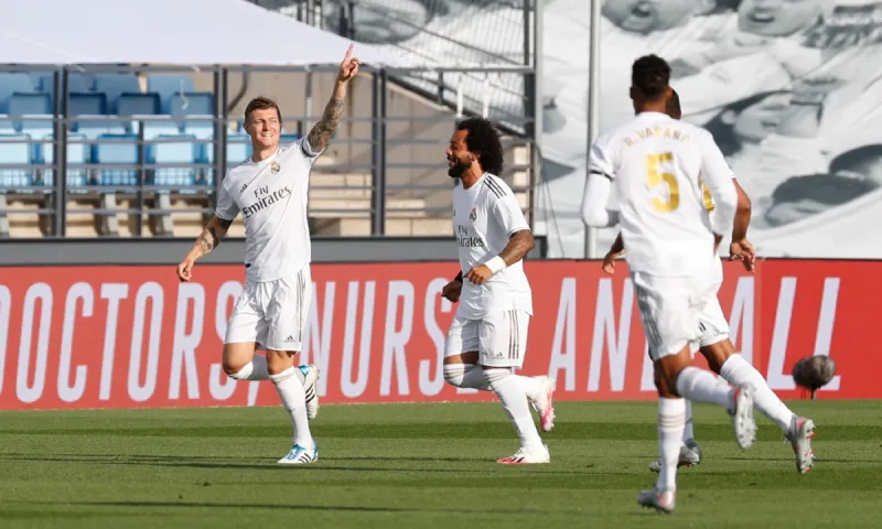 Ρεάλ Μαδρίτης-Εϊμπάρ 3-1: Σε απόσταση... αναπνοής από την κορυφή (vids)