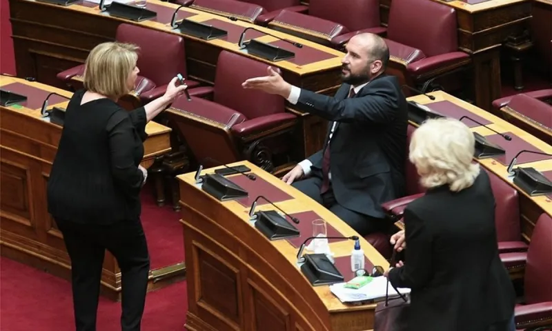 Βουλή: Ομηρικός καυγάς Βούλτεψη με Τζανακόπουλο και Αναγνωστοπούλου (pics)