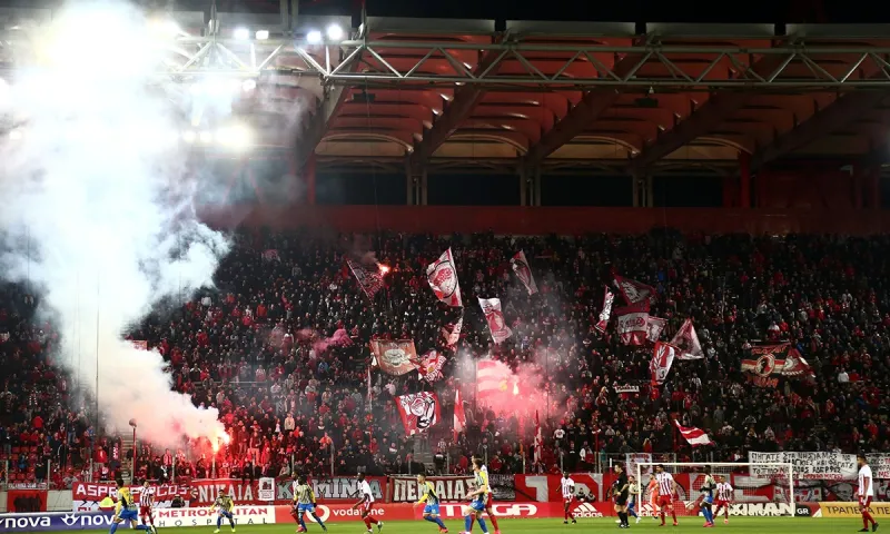 Super League: Ολυμπιακός και άλλες 5 ομάδες ζητούν κόσμο στα γήπεδα