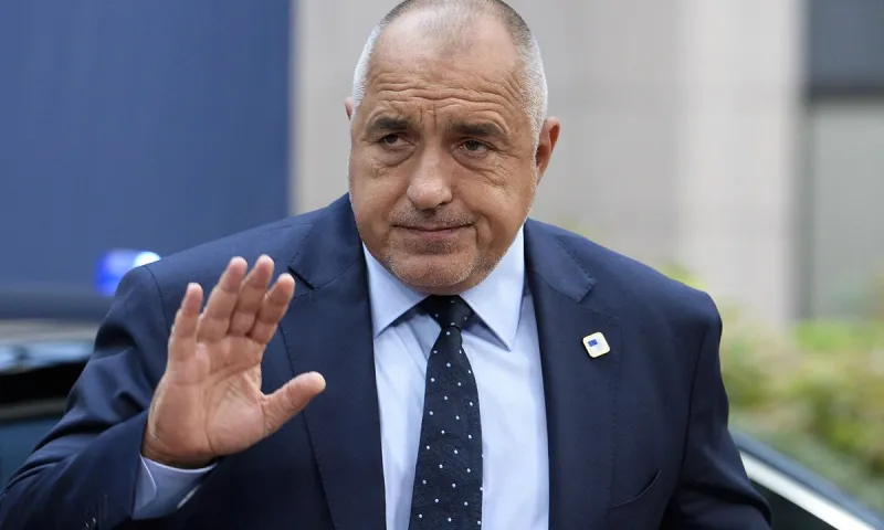 Βουλγαρία: Ο πρωθυπουργός της χώρας κοιμάται με όπλο, 500ευρα και χρυσό! (pics)