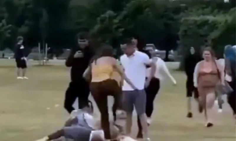Βρετανία: Άγριος ξυλοδαρμός - Γυναίκες έσπασαν μύτη και σαγόνι 20χρονης (vid)