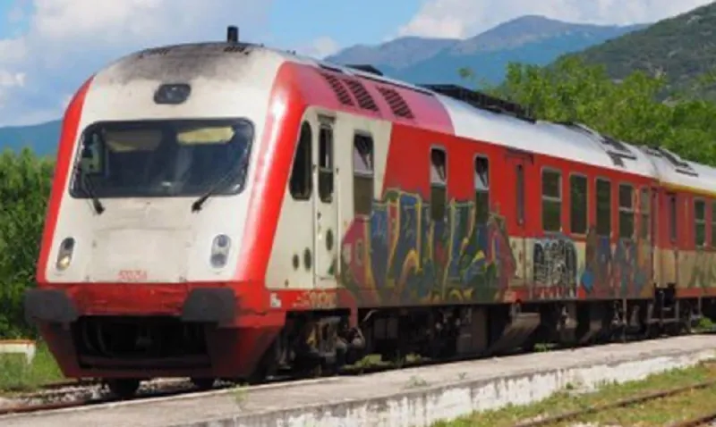 Σοκ: Τρένο του Προαστιακού παρέσυρε και σκότωσε παιδί - Αντίποινα από ομάδα Ρομά (vid)