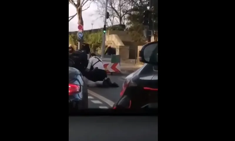 Γαλλία: Πέθανε ντελιβεράς από αστυνομικούς όπως ο Φλόιντ (vid)