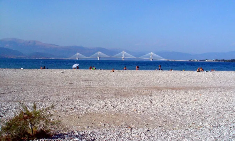 Πάτρα: Γυμνιστής συνελήφθη, επιτέθηκε σε αστυνομικό και του έσκισε την μπλούζα!
