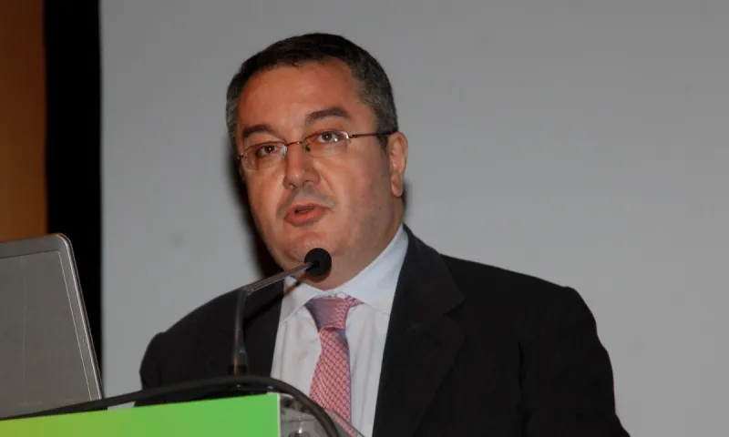 Ηλίας Μόσιαλος: Πρέπει να ανησυχούμε για δεύτερη πανδημία από νέα γρίπη των χοίρων;