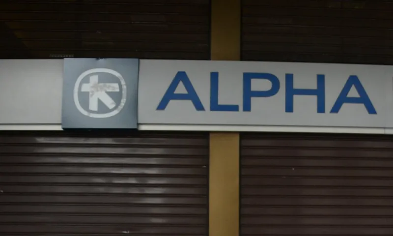 ALPHA BANK: Πολίτες πήγαν μέχρι και στα ATM