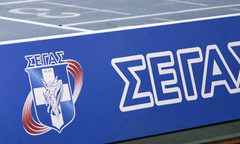Στα γραφεία του ΣΕΓΑΣ το βραβείο της W.A.  για τον Μαραθώνιο της Αθήνας