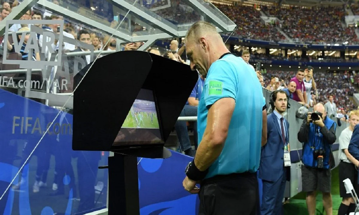 FIFA: Νέα τεχνολογία για το οφσάιντ, στόχος η επιτάχυνση του ελέγχου στο VAR