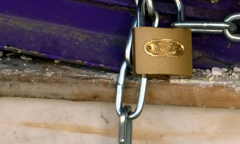 Κρήτη: Πρόστιμο 15 χιλιάδες ευρώ και «λουκέτο» σε μαγαζί στην παραλιακή του Ηρακλείου