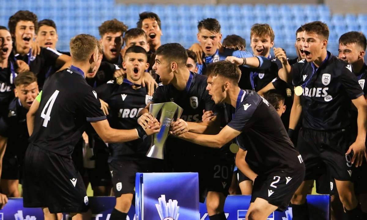 ΠΑΟΚ: Οι οπαδοί αποθέωσαν την Κ17 (pic)
