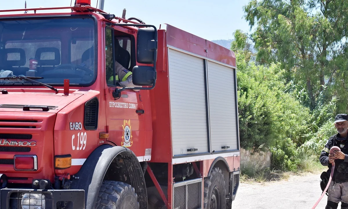 Άγιος Στέφανος Φωτιά: Υπό μερικό έλεγχο - Κάνουν λόγο για εμπρησμό (vid)
