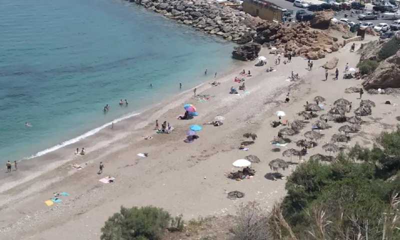 Ηράκλειο: Άνδρας φωτογράφιζε παιδιά στην παραλία του Μαλεβιζίου! (vid)
