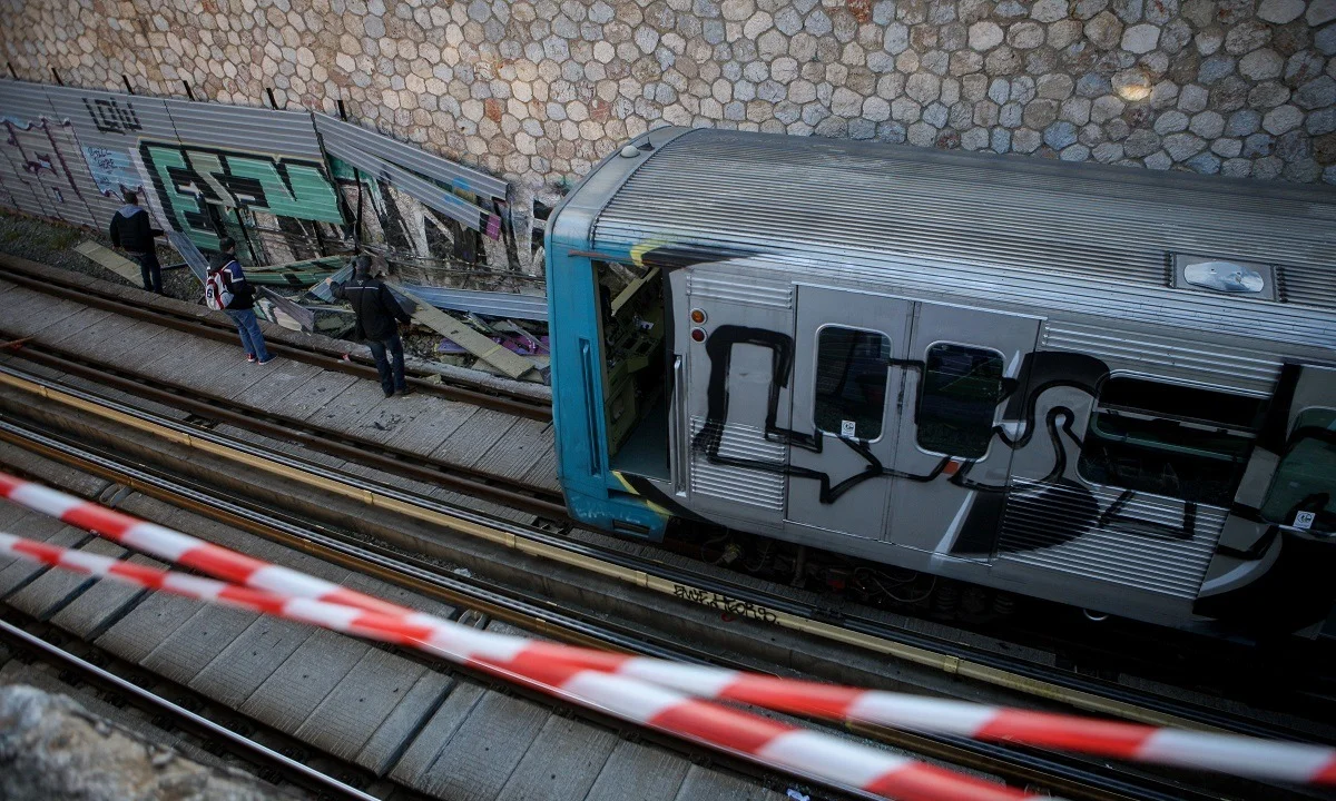 Εκτροχιασμός συρμού του ΗΣΑΠ στην Κηφισιά - Οκτώ τραυματίες