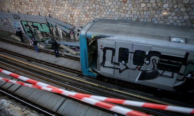Εκτροχιασμός συρμού του ΗΣΑΠ στην Κηφισιά - Οκτώ τραυματίες