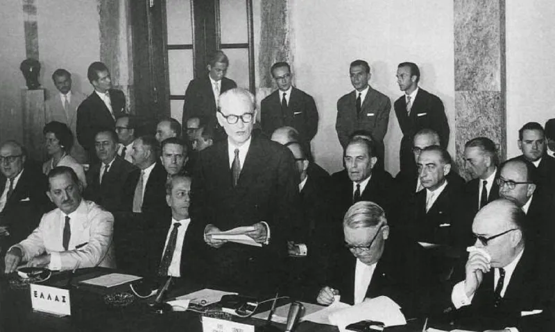 Η υπογραφή που έβαλε την Ελλάδα στην ΕΟΚ