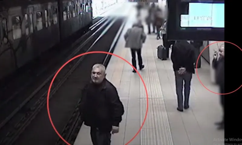 Video-αποκάλυψη: Αυτοί είναι οι πορτοφολάδες που κατέκλεψαν πολίτες σε ΜΜΜ - Πώς «χτυπούσαν»