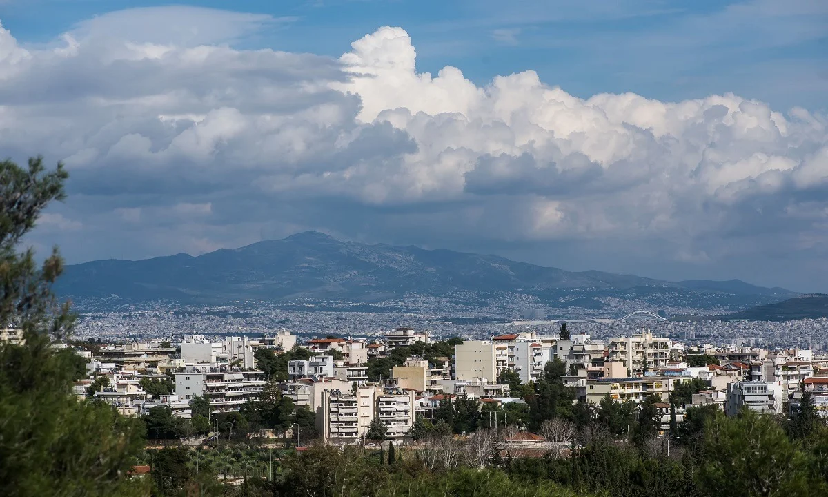 Καιρός 9/7: Γενικά αίθριος με βόρειους ανέμους