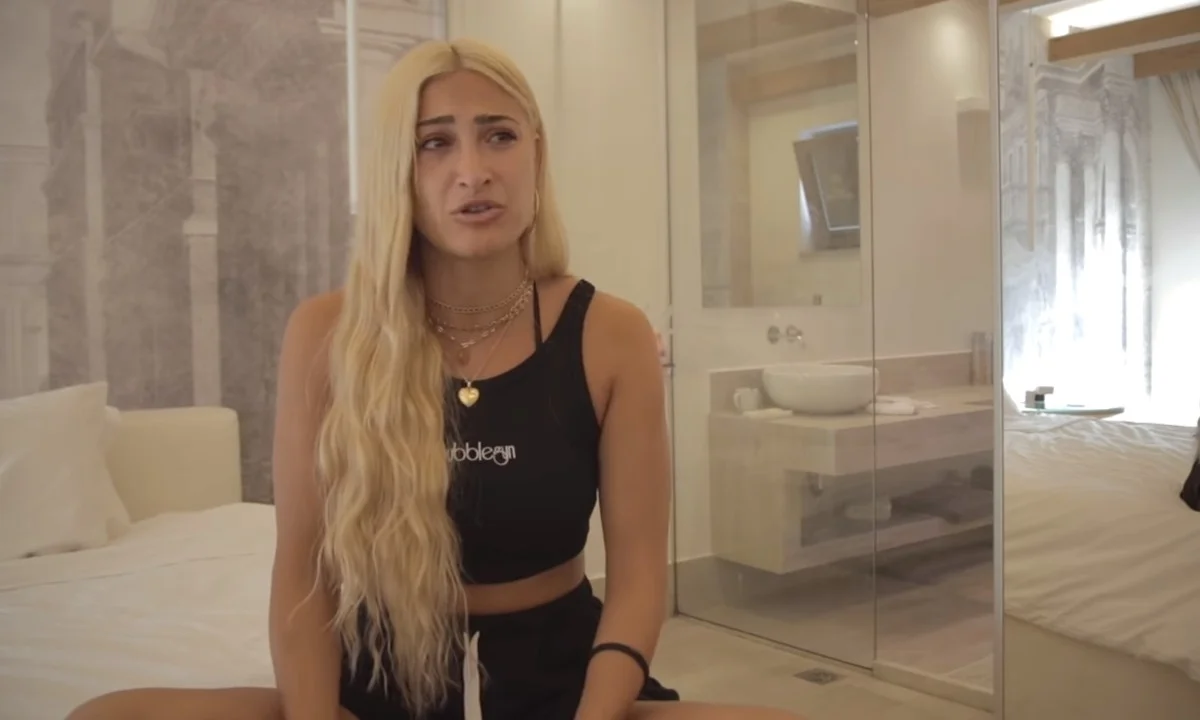 Τούνη - «Ροζ» βίντεο: Μισό εκατομμύριο views ήδη η εξομολόγησή της (vid)