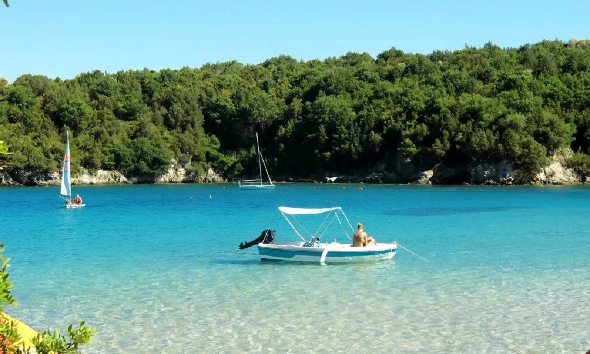 Πανέμορφες και μαγευτικές παραλίες στην Ηπειρωτική ακτογραμμή