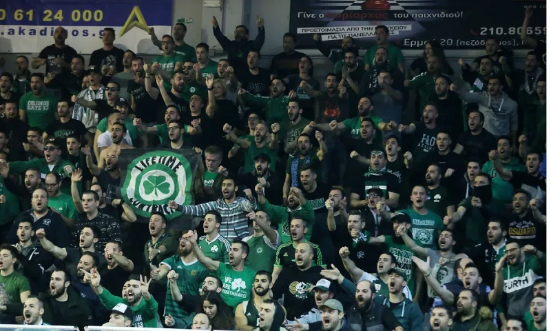 Χαμός στη Λεωφόρο: Οπαδοί του Παναθηναϊκού πανηγυρίζουν τον τίτλο (vids)