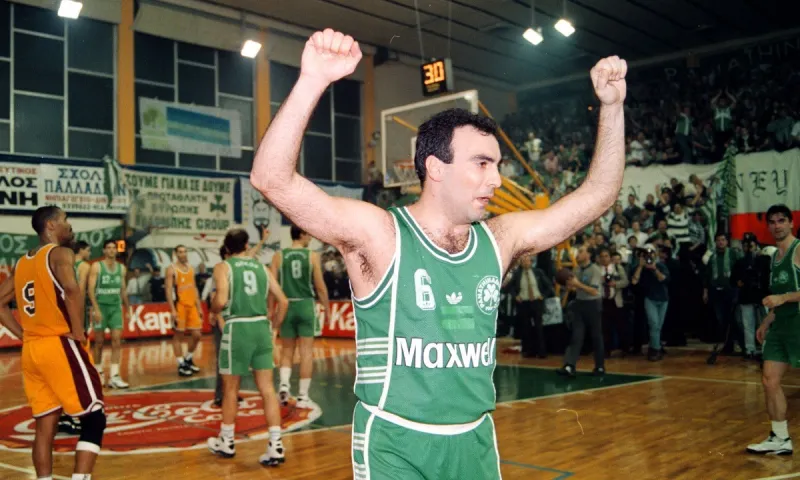 14 Ιουλίου: Ο Νίκος Γκάλης ντύνεται στα «πράσινα» (pics-vids)