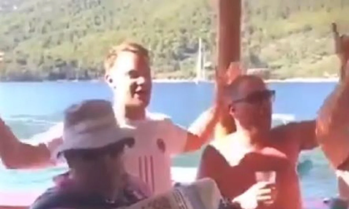 Μπάγερν Μονάχου: Ο Νόιερ τραγουδάει... φασιστικό άσμα! (vid)