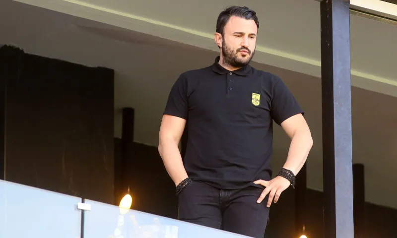 Αρης: Δημοσιογράφοι πάνε στα δικαστήρια τον Καρυπίδη